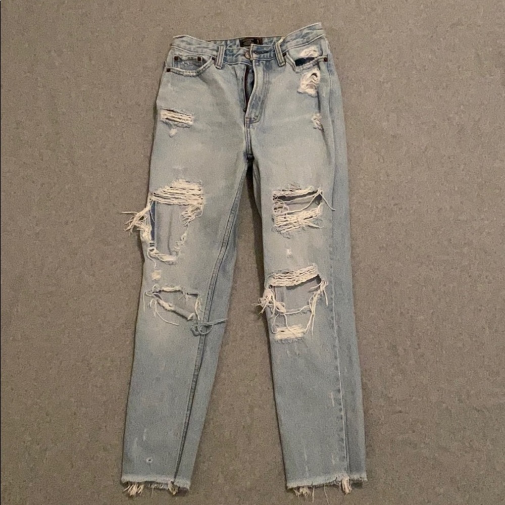 A&F - Annie High Rise Girlfriend Jeans